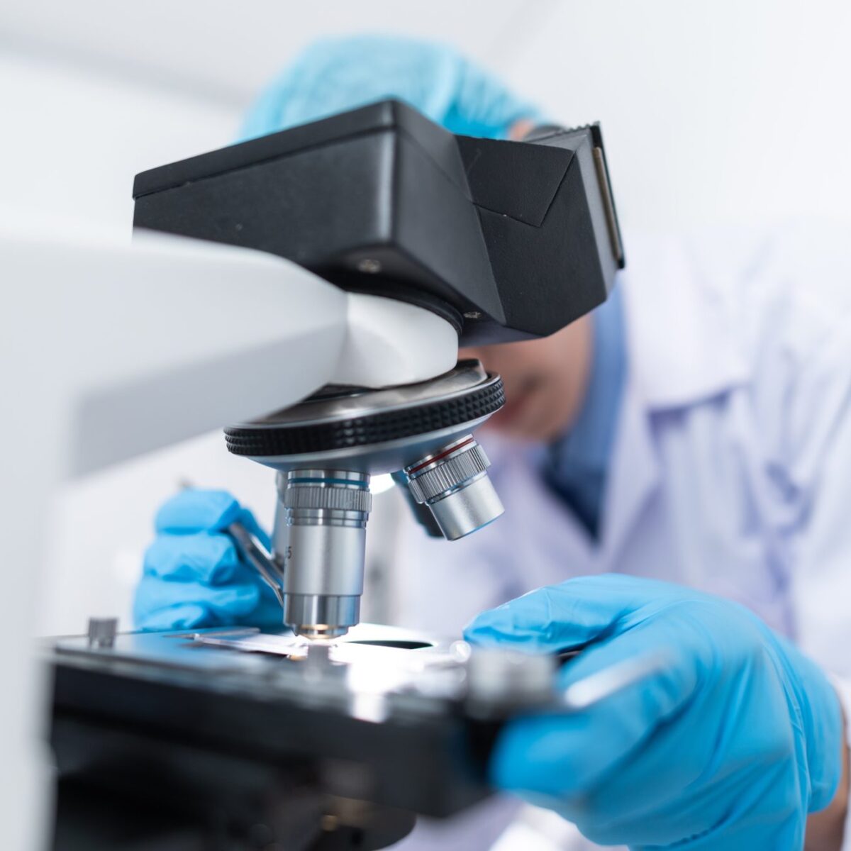 scientist-using-microscope-3938022 scientist-using-microscope-3938022